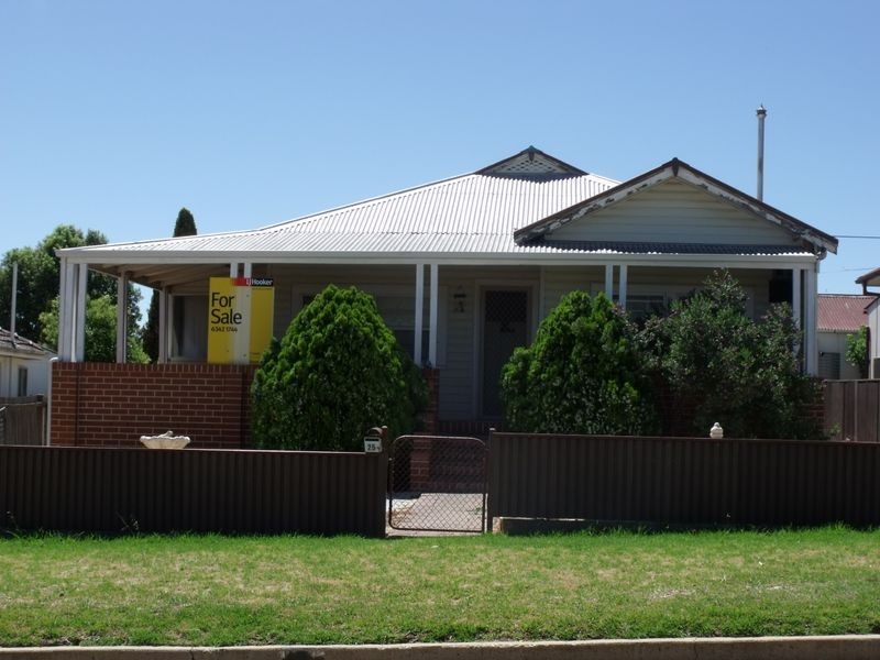 25 Brisbane Avenue, Cowra NSW 2794