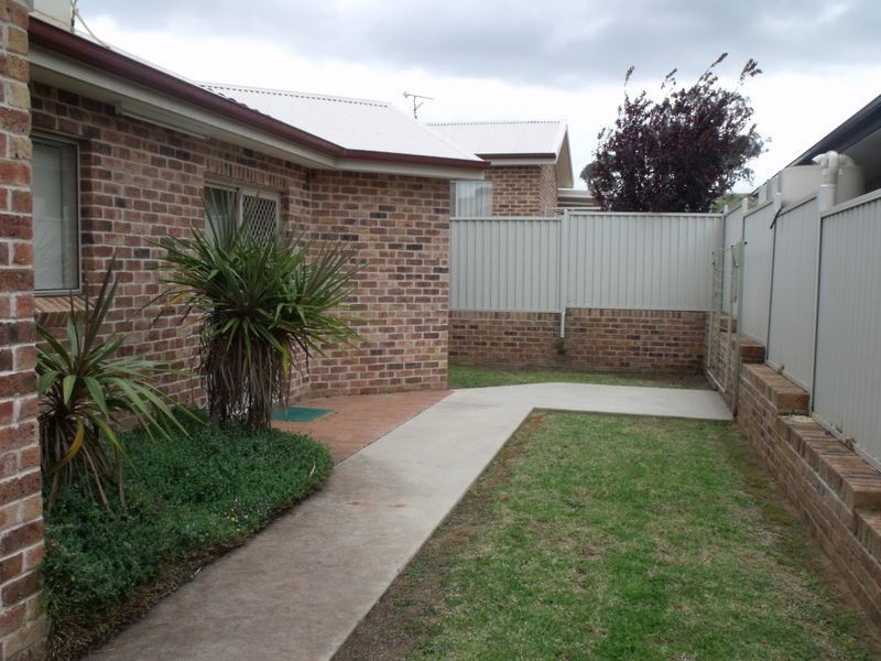 25 Acacia Circuit, Cowra NSW 2794