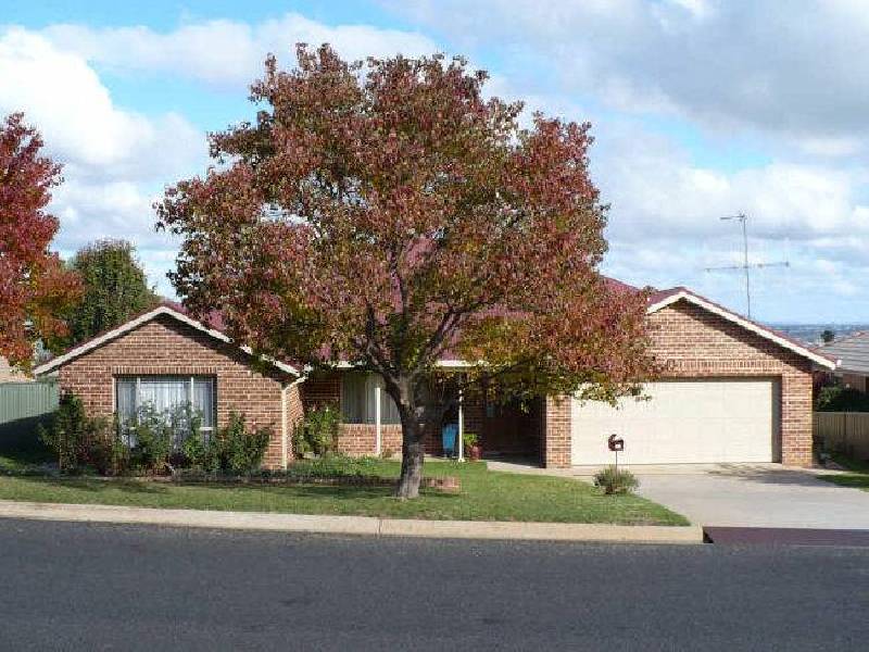 13 Grevillea Close, Cowra NSW 2794