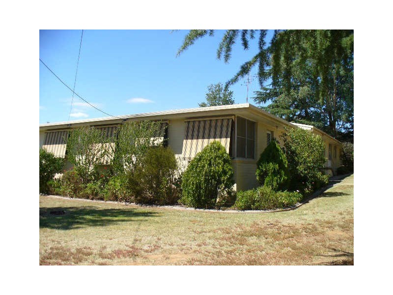 2/8 Pitt Street, Cowra NSW 2794
