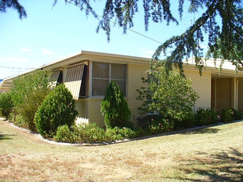 2/8 Pitt Street, Cowra NSW 2794