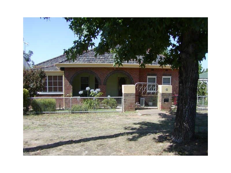 15 Carleton Street, Cowra NSW 2794