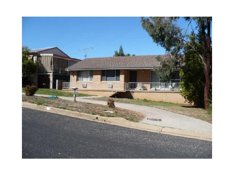 5 Karinya Street, Cowra NSW 2794