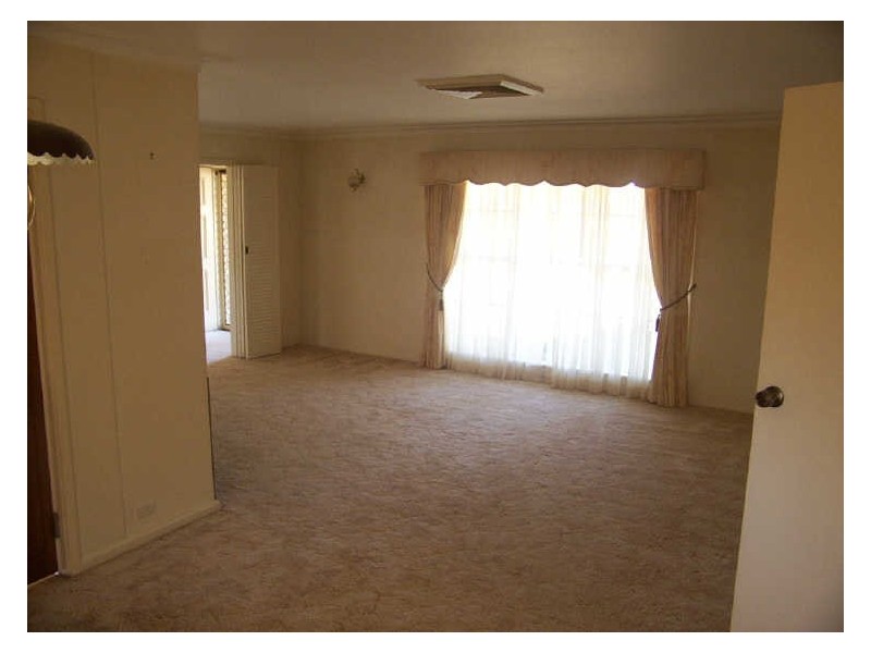 4 Duffey Avenue, Cowra NSW 2794