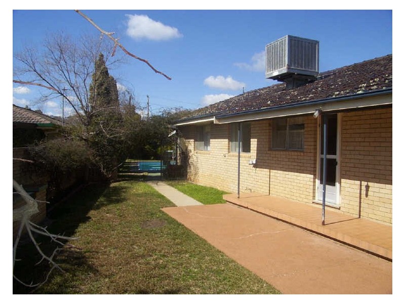 4 Duffey Avenue, Cowra NSW 2794