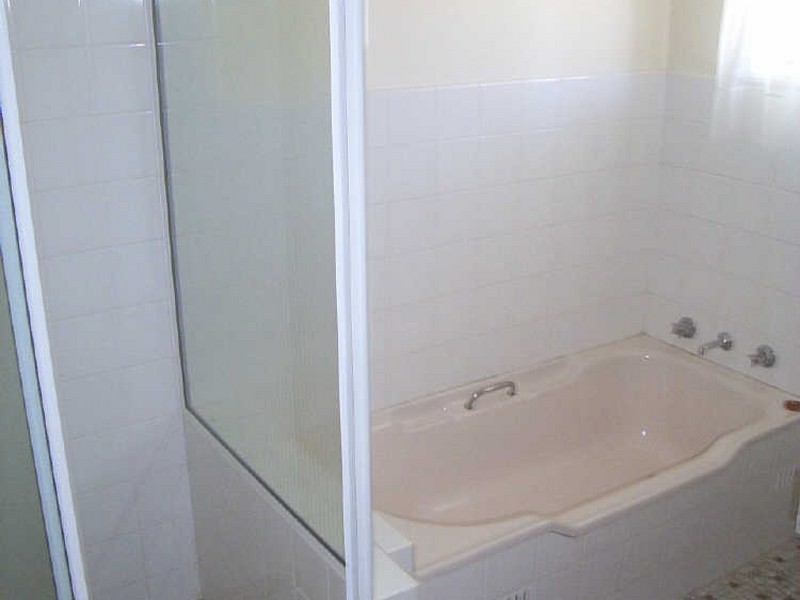 4 Duffey Avenue, Cowra NSW 2794