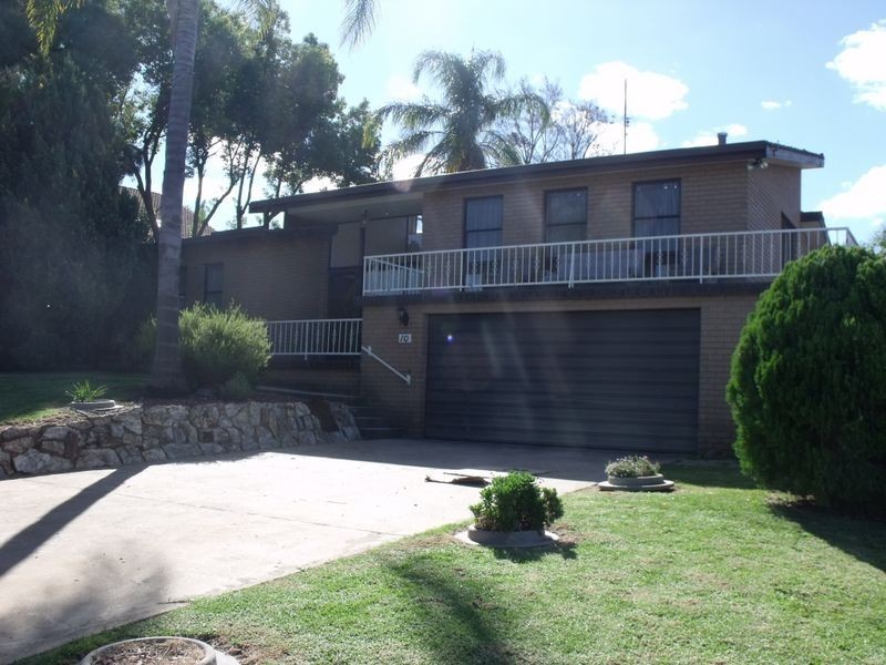 10 Allambie Place, Cowra NSW 2794