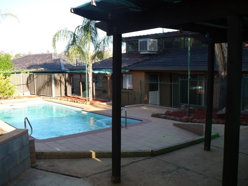 10 Allambie Place, Cowra NSW 2794