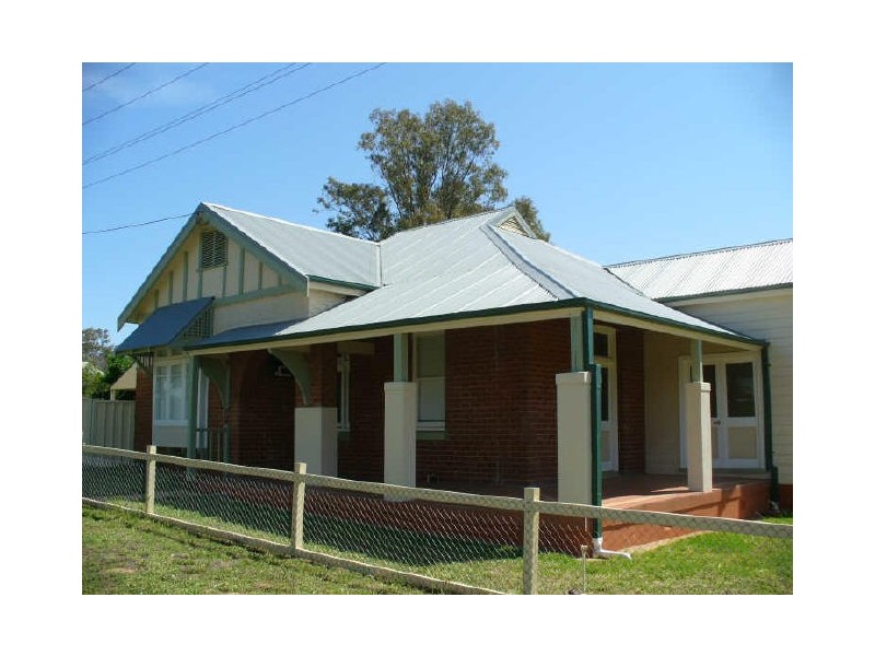 52 Brisbane Avenue, Cowra NSW 2794