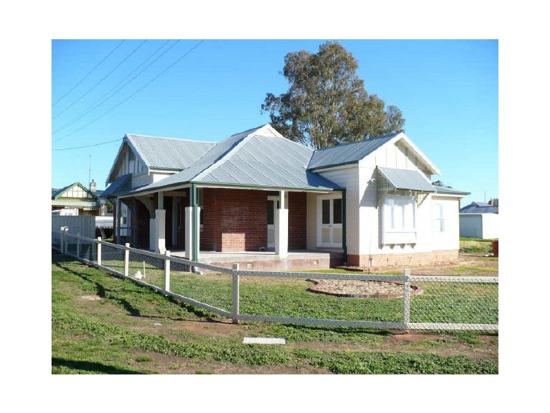 52 Brisbane Avenue, Cowra NSW 2794