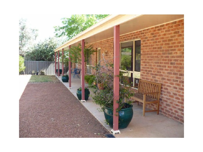 12a Wahroonga Street, Cowra NSW 2794
