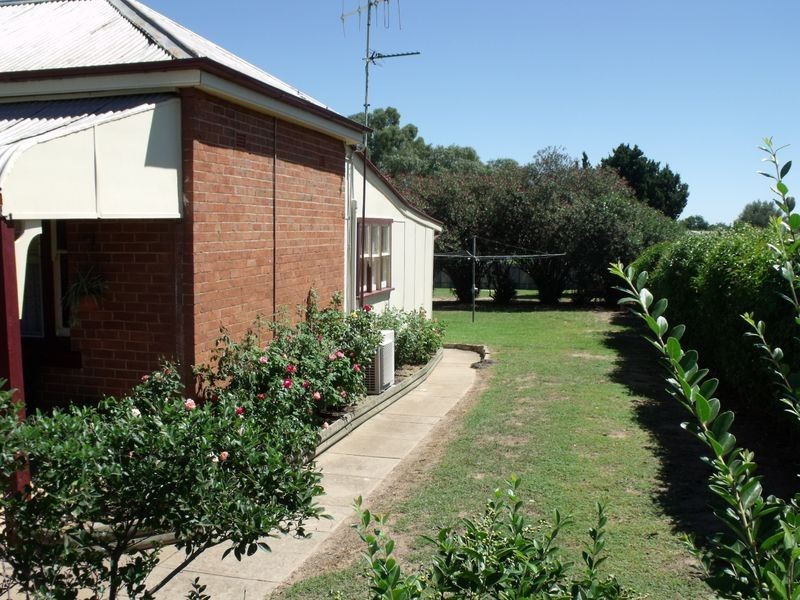 60 Darling Avenue, Cowra NSW 2794
