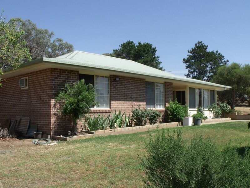 171 Elouera Road, Cowra NSW 2794