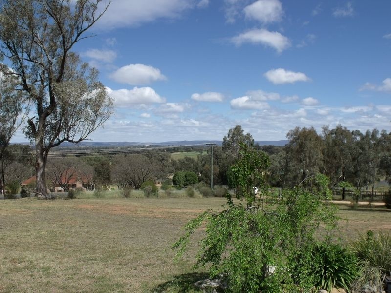67 Military Parade, Cowra NSW 2794