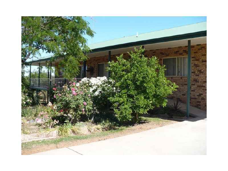 13 Military Parade, Cowra NSW 2794
