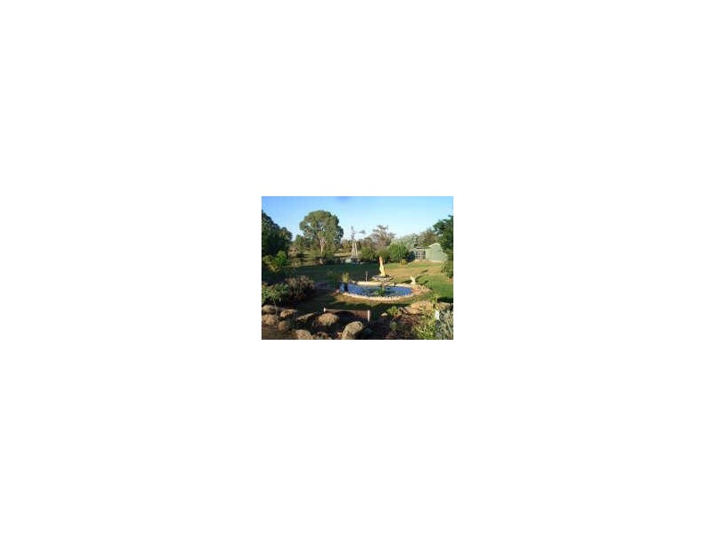 13 Military Parade, Cowra NSW 2794