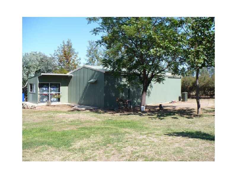 13 Military Parade, Cowra NSW 2794