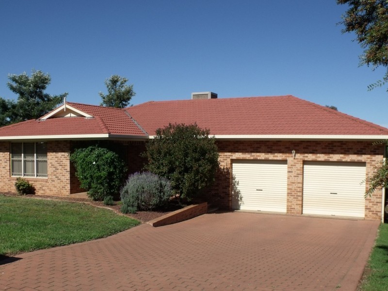 14 Eucalypt Close, Cowra NSW 2794