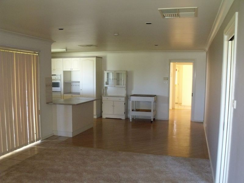 14 Eucalypt Close, Cowra NSW 2794