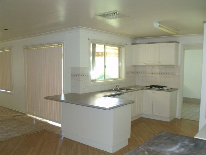 14 Eucalypt Close, Cowra NSW 2794