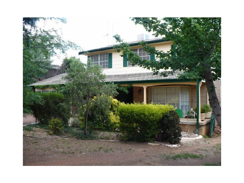 16 Taronga Drive, Cowra NSW 2794