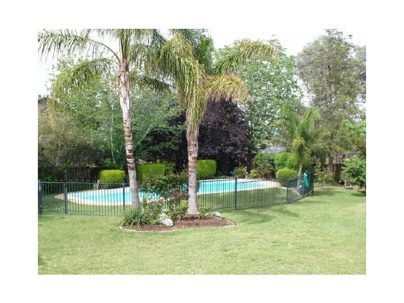 16 Taronga Drive, Cowra NSW 2794