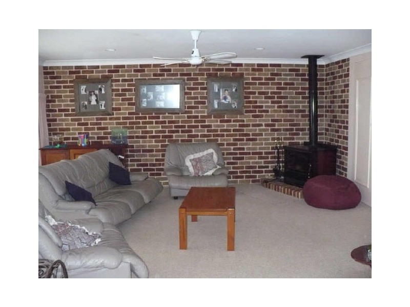 16 Taronga Drive, Cowra NSW 2794