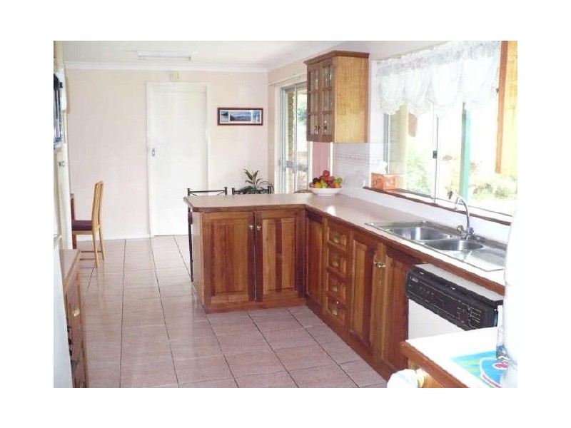 16 Taronga Drive, Cowra NSW 2794