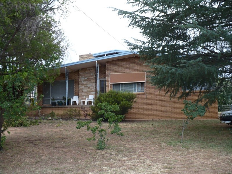 39 Comerford Street, Cowra NSW 2794