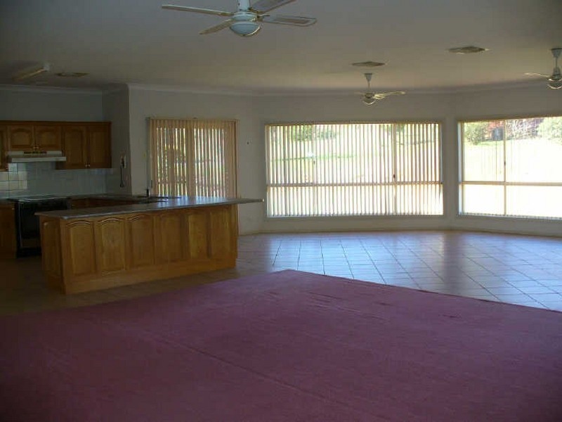 6 Gower Hardy Circuit, Cowra NSW 2794