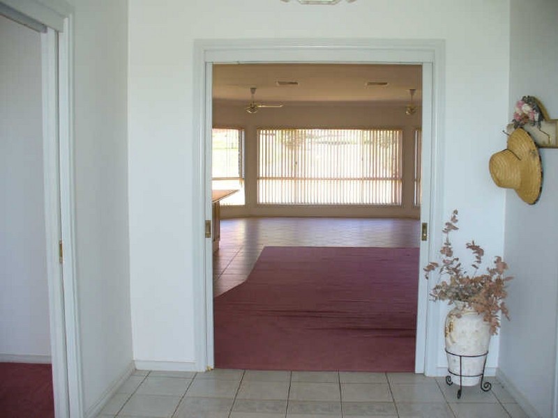 6 Gower Hardy Circuit, Cowra NSW 2794