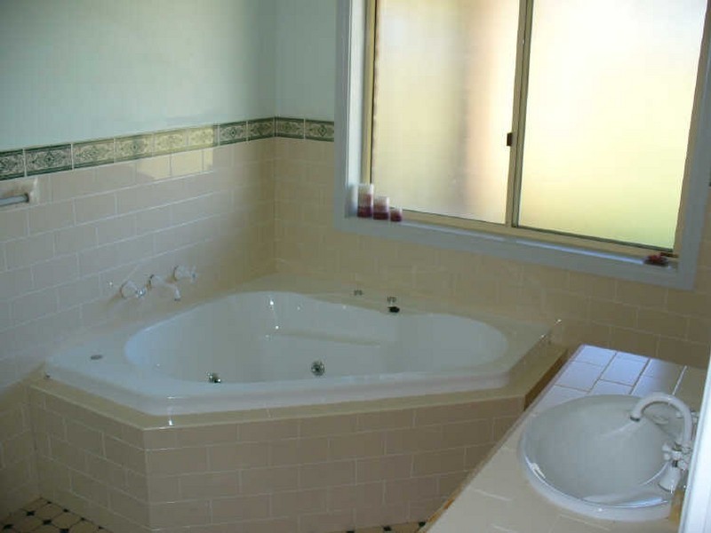 6 Gower Hardy Circuit, Cowra NSW 2794