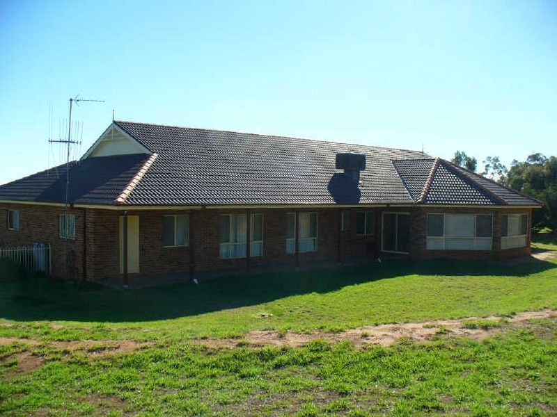 6 Gower Hardy Circuit, Cowra NSW 2794