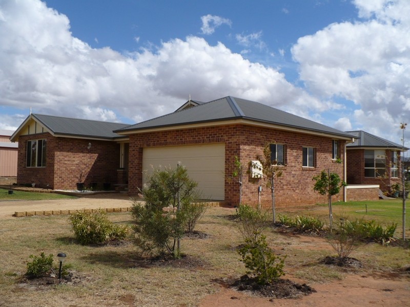 8 River Park Road, Cowra NSW 2794