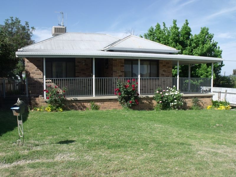 15 Macassar Street, Cowra NSW 2794