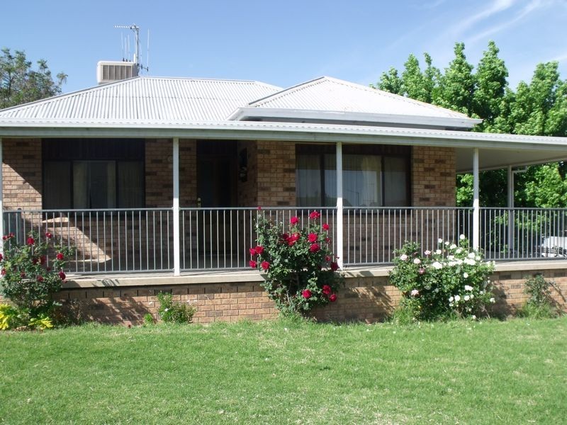 15 Macassar Street, Cowra NSW 2794