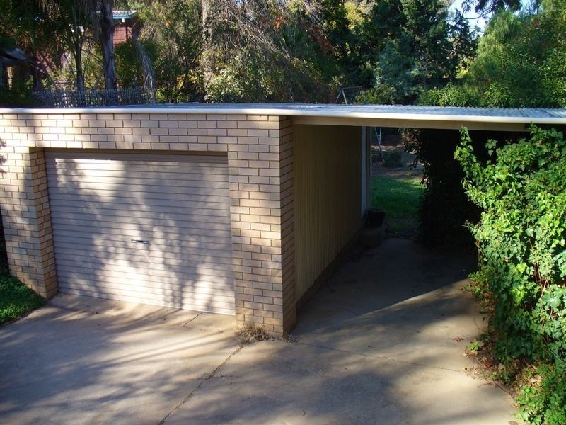 35 Macassar Street, Cowra NSW 2794