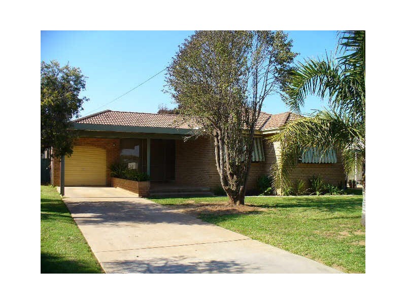 27 Watt Street, Cowra NSW 2794