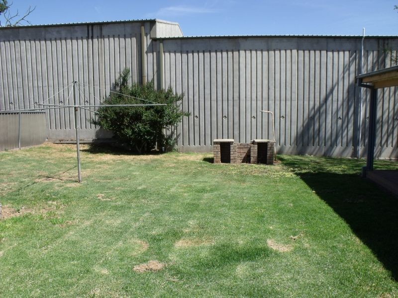 9 Kite Street, Cowra NSW 2794
