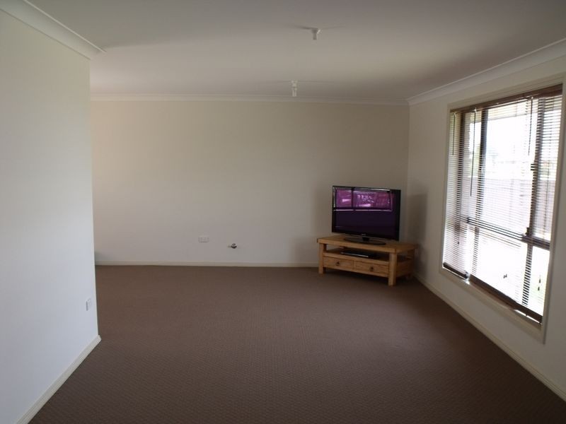 31 Lyall Street, Cowra NSW 2794