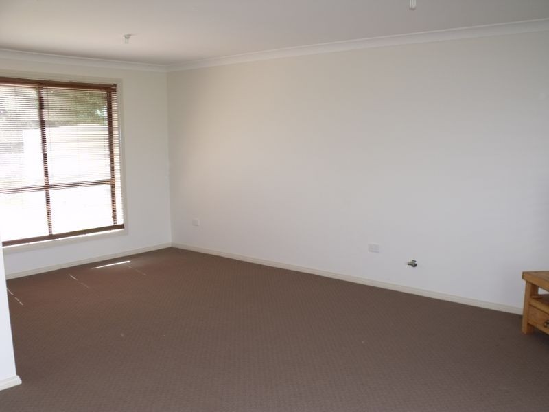 31 Lyall Street, Cowra NSW 2794