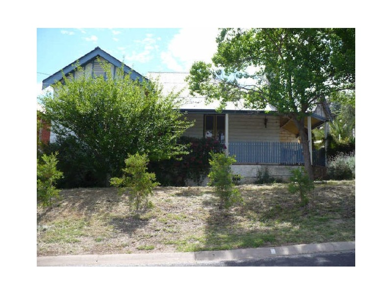 1 Poignand Avenue, Cowra NSW 2794