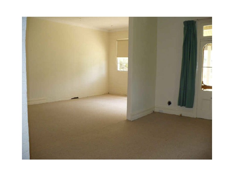 1 Poignand Avenue, Cowra NSW 2794