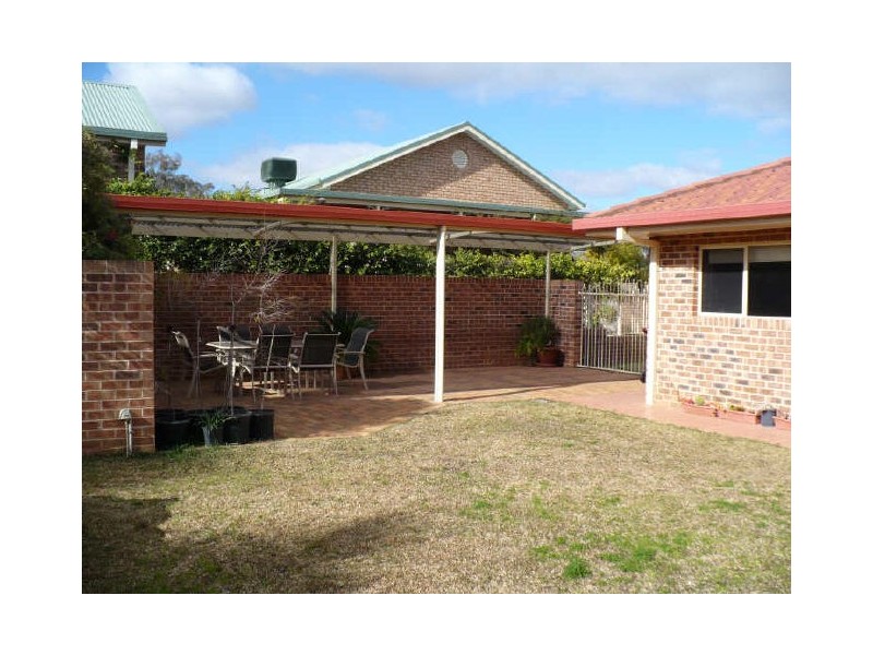 10 Banksia Close, Cowra NSW 2794
