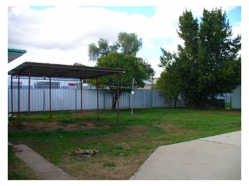 33 Victor Street, Cowra NSW 2794