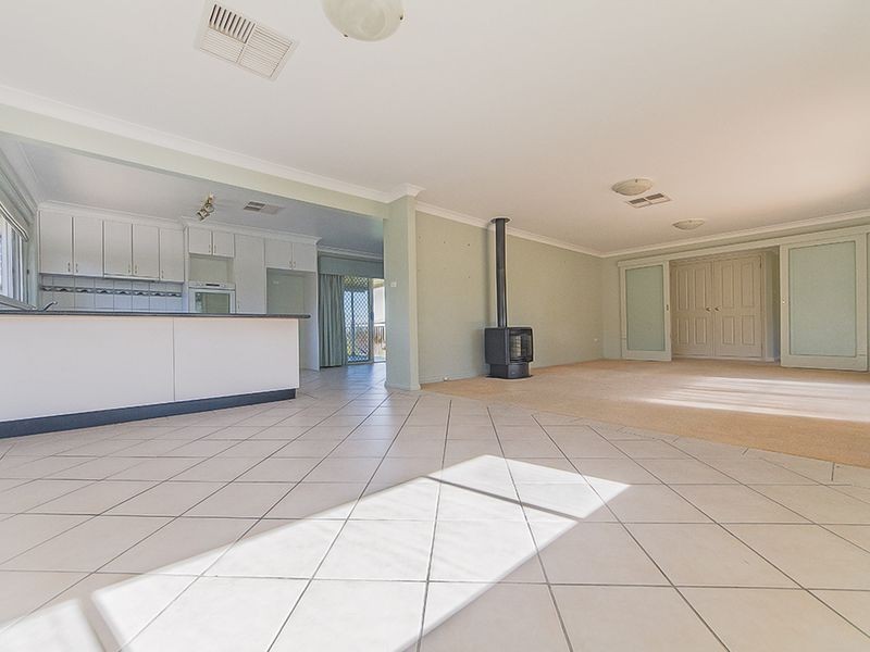 4 Taronga Drive, Cowra NSW 2794