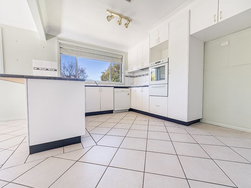 4 Taronga Drive, Cowra NSW 2794