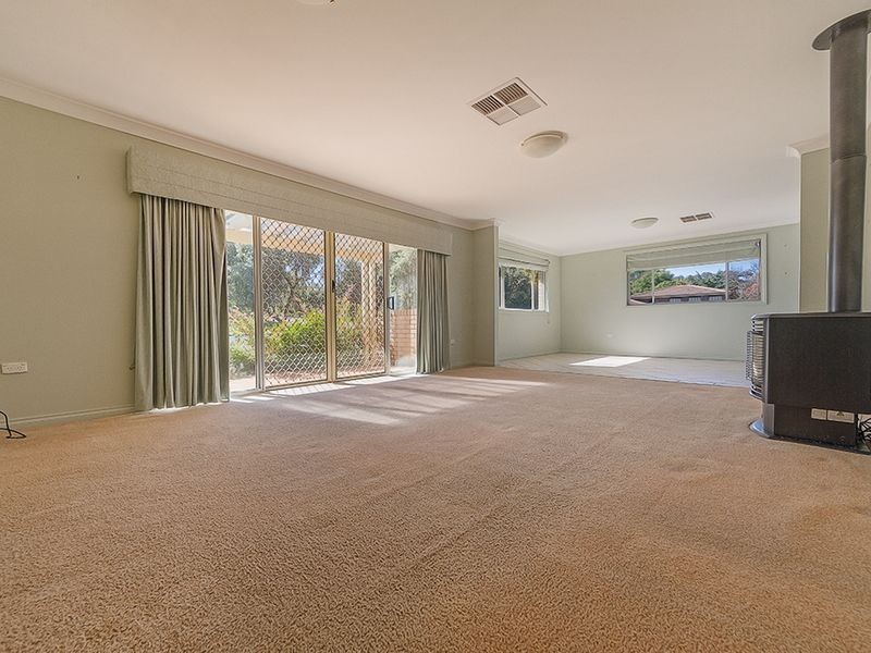 4 Taronga Drive, Cowra NSW 2794