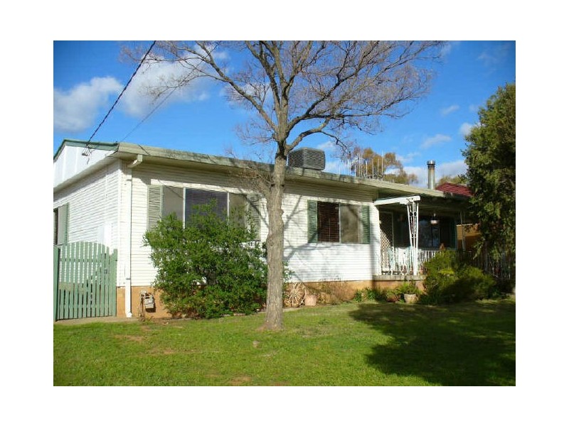 17 Newcombe Street, Cowra NSW 2794