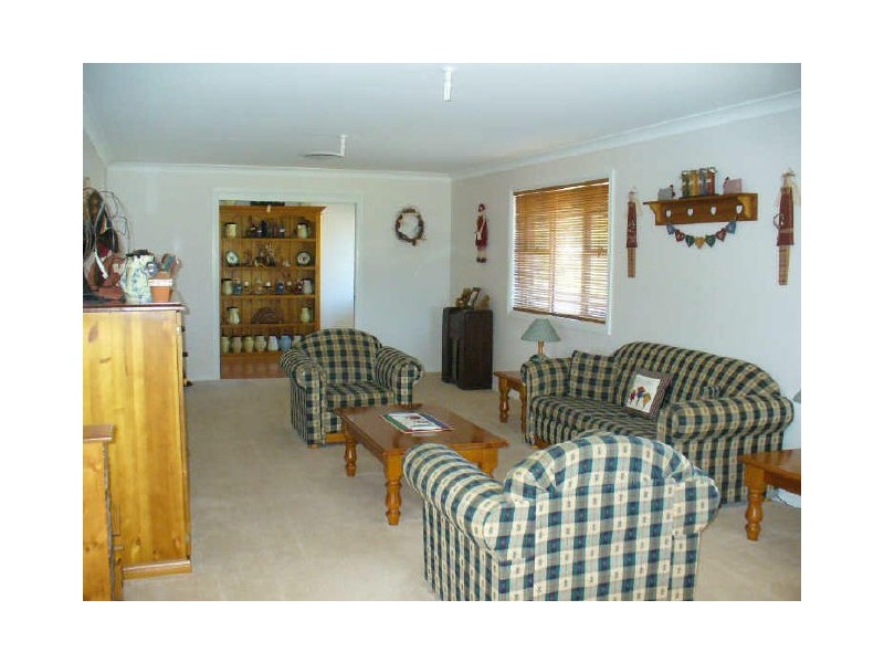 2 Neila Street, Cowra NSW 2794